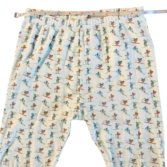 Lila and Hayes White Pajama Set with Long Sleeves and a Ski Pattern Size 6 - Picture 5 of 10